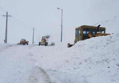 بیش از هزار دستگاه تریلی در جاده مسدود درگز-قوچان معطل مانده اند