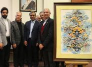 هنرمند خیر مشهدی دو اثرش را به بیماران نیازمند اهدا کرد هنرمند خیر مشهدی دو اثرش را به بیماران نیازمند اهدا کرد