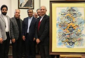 هنرمند خیر مشهدی دو اثرش را به بیماران نیازمند اهدا کرد هنرمند خیر مشهدی دو اثرش را به بیماران نیازمند اهدا کرد