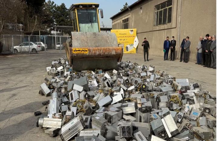 از سال ۹۸ تاکنون ۱۵ هزار و ۵۰۰ ماینر غیر مجاز کشف شده است از سال ۹۸ تاکنون ۱۵ هزار و ۵۰۰ ماینر غیر مجاز کشف شده است