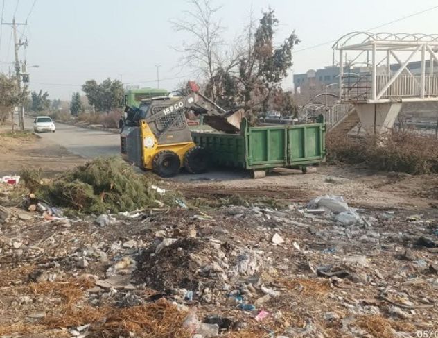 جمع آوری بیش از 16 میلیون و 200 هزار کیلو خاک و نخاله از سطح منطقه شش جمع آوری بیش از ۱۶ میلیون و ۲۰۰ هزار کیلو خاک و نخاله از سطح منطقه شش