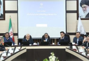 استاندار خراسان رضوی: در صورت عدم اجرای پروژههای تجدیدپذیر، زمینهای واگذار شده در اولین فرصت اقاله میشود.