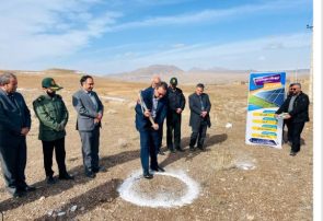 افتتاح زمین چمن۱.۵ میلیاردی و آغاز اجرای نیروگاه خورشیدی ۱۰۰ کیلوواتی در روستای برزنون