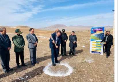افتتاح زمین چمن۱.۵ میلیاردی و آغاز اجرای نیروگاه خورشیدی ۱۰۰ کیلوواتی در روستای برزنون