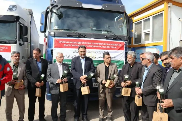 ۱۰۷ کامیون کمک های بشردوستانه تاجیکستان از مرز سرخس وارد ایران شد ۱۰۷ کامیون کمک های بشردوستانه تاجیکستان از مرز سرخس وارد ایران شد