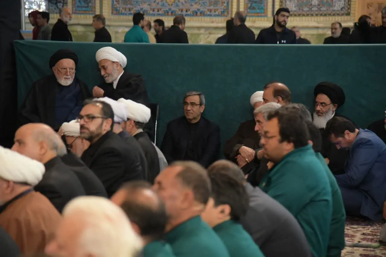 حضور استاندار خراسان رضوی در مراسم اربعین رهبر شهید در حرم مطهر رضوی حضور استاندار خراسان رضوی در مراسم اربعین رهبر شهید در حرم مطهر رضوی