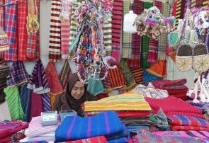 گشایش بازارچه مشاغل خانگی در باغ آرامگاه خیام نیشابوری