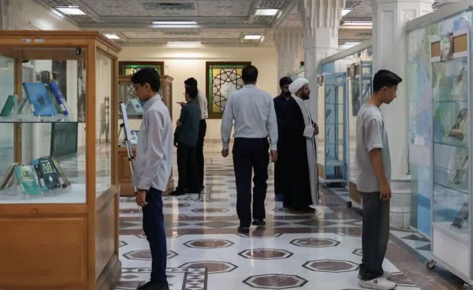 گشایش نمایشگاه «حکایت بیعت، روایت هجرت» در حرم رضوی گشایش نمایشگاه «حکایت بیعت، روایت هجرت» در حرم رضوی