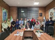 اهدای عکس به آرامگاه حکیم ابوالقاسم فردوسی اهدای عکس به آرامگاه حکیم ابوالقاسم فردوسی