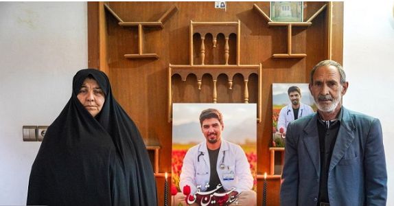 روایت پدر و مادر شهید «حسین عشقی»؛ از ناتمام گذاشتن سفر خانوادگی برای کمک به سیل‌زدگان تا آرزوی شهادت در راه خدمت
