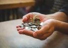 الگو بودن برای دیگران، یکی از فواید صدقه دادن