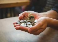 الگو بودن برای دیگران، یکی از فواید صدقه دادن