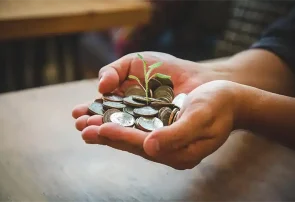 الگو بودن برای دیگران، یکی از فواید صدقه دادن