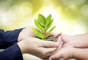 کاهش رنج دیگران، یکی از فواید صدقه دادن