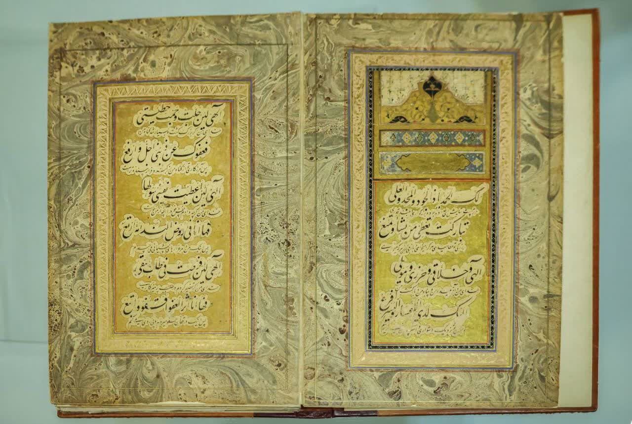 رونمایی از نسخه خطی ۵۰۸ ساله مناجات نامه منسوب به امام علی در مشهد رونمایی از نسخه خطی ۵۰۸ ساله مناجات نامه منسوب به امام علی در مشهد