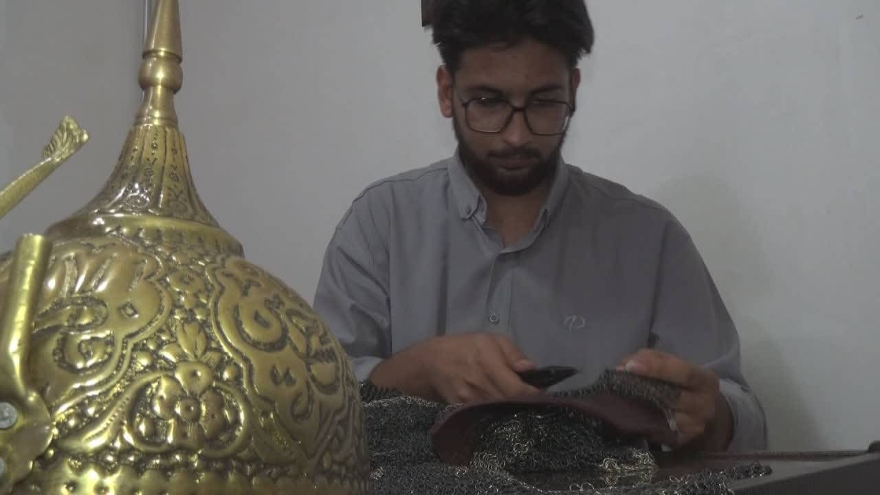 بافت زرههای تعزیه در داورزن؛ هنری کمنظیر در دستان یک هنرمند خودآموخته بافت زرههای تعزیه در داورزن؛ هنری کمنظیر در دستان یک هنرمند خودآموخته