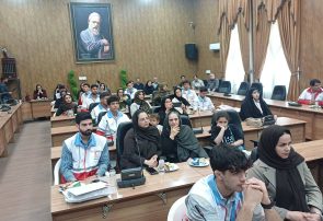 اهدای لباس و کفش نو به دانش آموزان ۳۰ روستای نیشابور