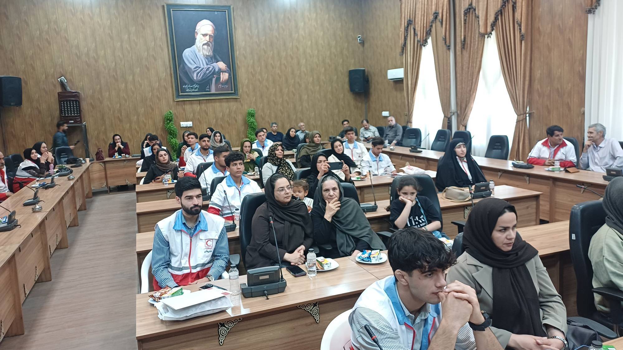 اهدای لباس و کفش نو به دانش آموزان ۳۰ روستای نیشابور اهدای لباس و کفش نو به دانش آموزان ۳۰ روستای نیشابور