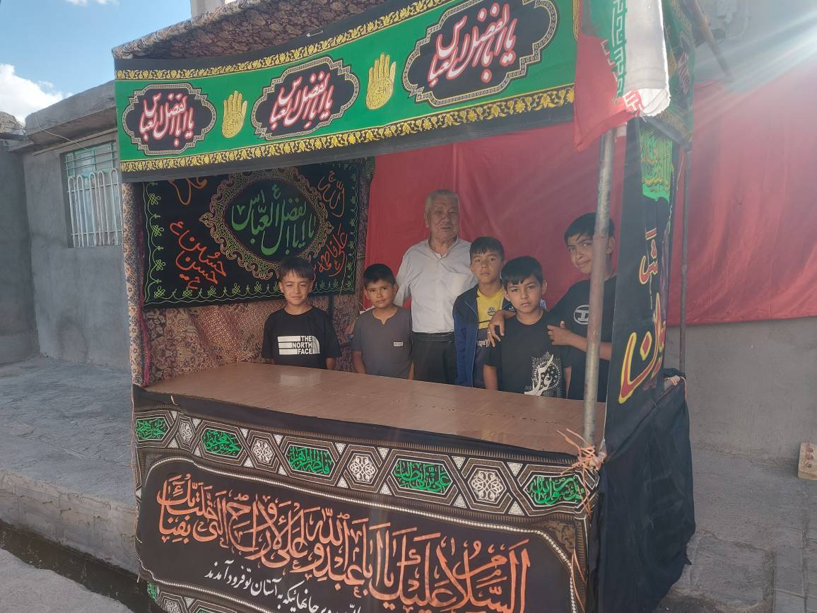 کودکان فریمانی موکب های عزاداری برپا کردند کودکان فریمانی موکب های عزاداری برپا کردند