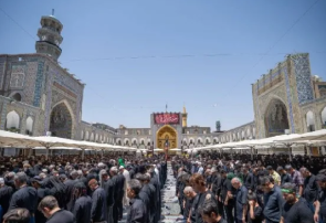 اقامه باشکوه نماز ظهر عاشورای حسینی در بیش از ۳۵ نقطه حرم مطهر رضوی