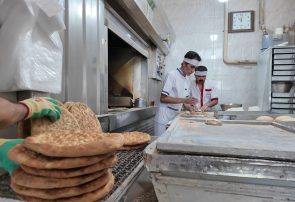 توزیع ۷۵ هزار قرص نان صلواتی در قوچان به مناسبت شهادت امام سجاد (ع)