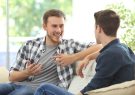 مکالمه های کوتاه اما لذت بخش، یکی از معیار های انتخاب دوست خوب