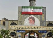 نصب چهار دیوارنگاره به مناسبت آئین تدفین رهبر شهید در حرم رضوی نصب چهار دیوارنگاره به مناسبت آئین تدفین رهبر شهید در حرم رضوی