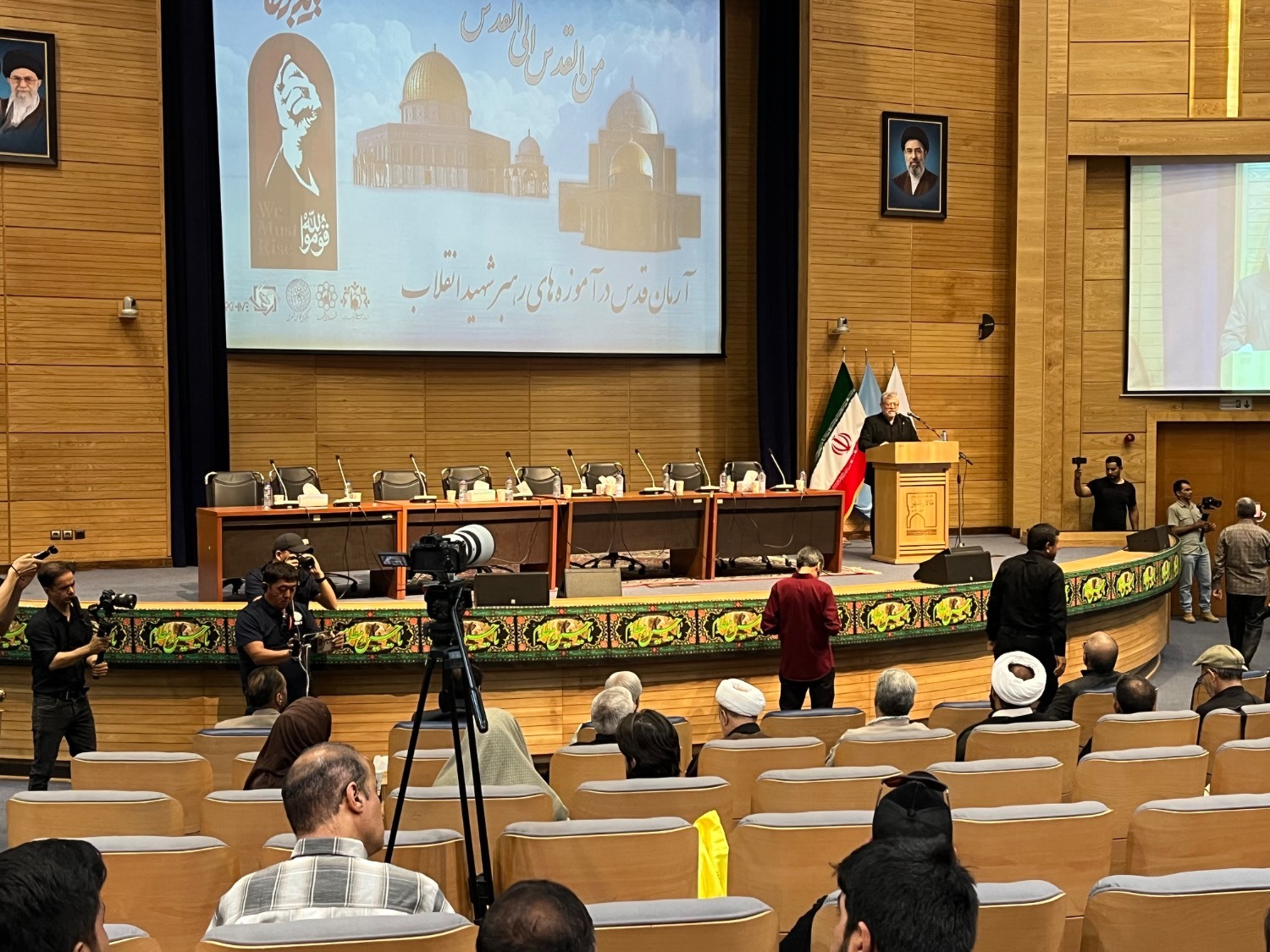 مشهد یکی از جریان سازترین شهرها در جهان اسلام است مشهد یکی از جریان سازترین شهرها در جهان اسلام است