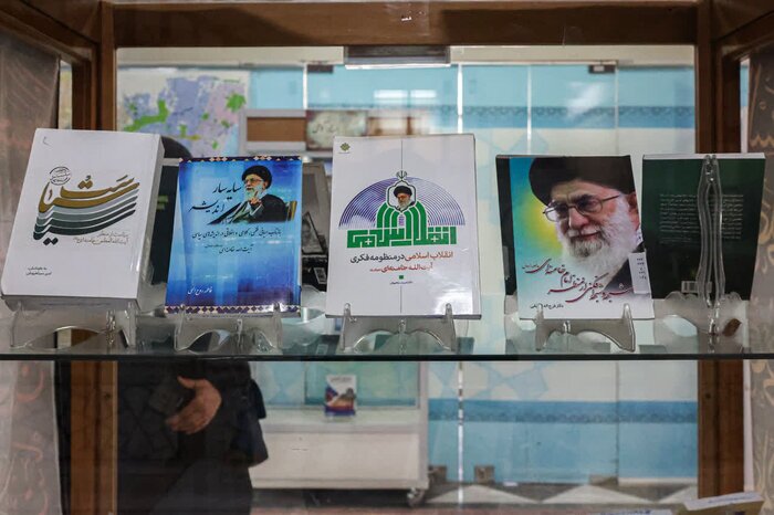 گشایش نمایشگاه کتب یک عمر آگاهی در حرم رضوی گشایش نمایشگاه کتب یک عمر آگاهی در حرم رضوی
