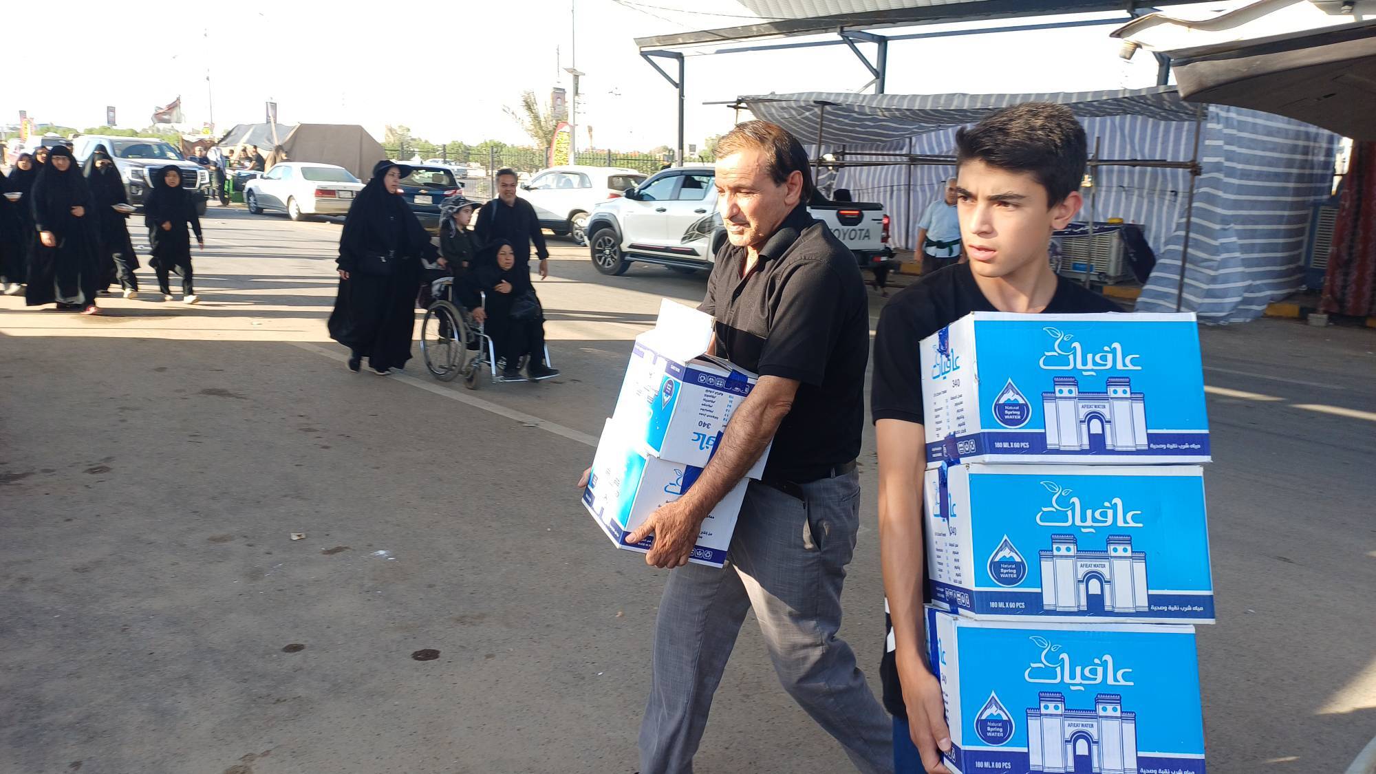 خدمت رسانی موکب «سلسله الذهب» نیشابور در مسیر نجف به کربلا خدمت رسانی موکب «سلسله الذهب» نیشابور در مسیر نجف به کربلا