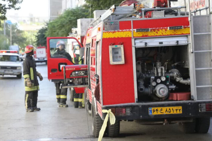 مهار کردن حریق در پارکینگ یک هتل در مشهد و نجات بیش از ۴۰ نفر مهار کردن حریق در پارکینگ یک هتل در مشهد و نجات بیش از ۴۰ نفر