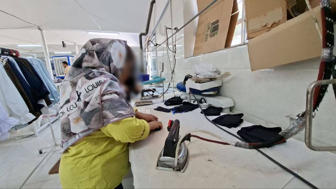 اشتغال ۱۰ نفر از زندانیان نسوان نیشابور در کارگاه تولیدی پوشاک اشتغال ۱۰ نفر از زندانیان نسوان نیشابور در کارگاه تولیدی پوشاک