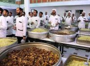 توزیع ۲۰ هزار پرس غذای متبرک میان خانوادههای محروم و اقشار آسیب پذیر