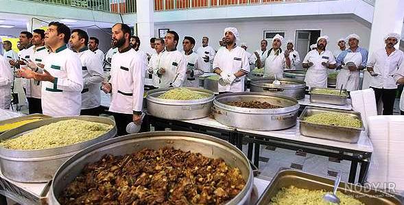 توزیع ۲۰ هزار پرس غذای متبرک میان خانوادههای محروم و اقشار آسیب پذیر توزیع ۲۰ هزار پرس غذای متبرک میان خانوادههای محروم و اقشار آسیب پذیر