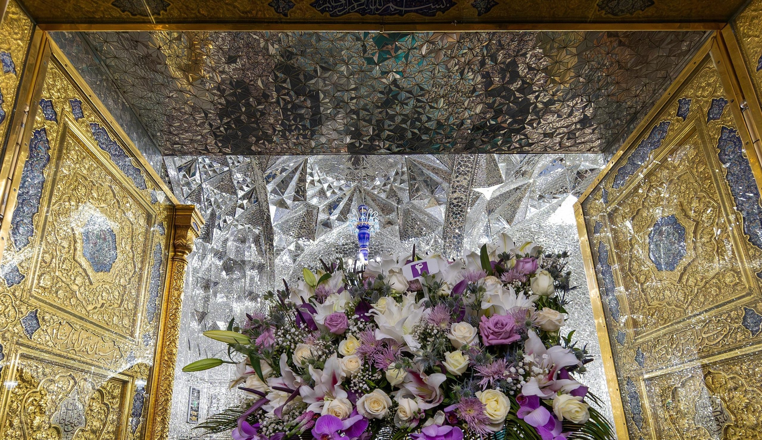 مشهدالرضا، گلباران میلاد پیامبر رحمت و مهربانی و امام جعفر صادق(ع) مشهدالرضا، گلباران میلاد پیامبر رحمت و مهربانی و امام جعفر صادق(ع)