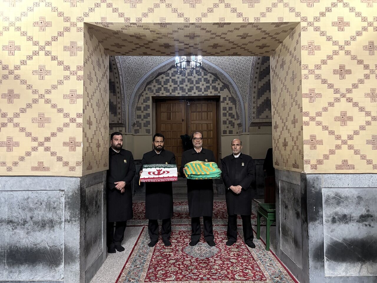 اعطای پرچم جمهوری اسلامی ایران به پرچمداران کشورمان در رقابتهای آسیایی ناگویا اعطای پرچم جمهوری اسلامی ایران به پرچمداران کشورمان در رقابتهای آسیایی ناگویا