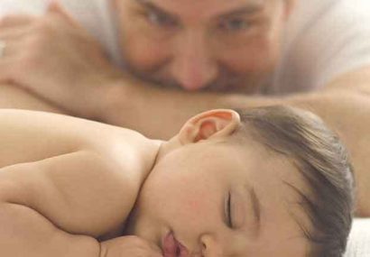 نشاط والدین، یکی از فواید فرزند آوری نشاط والدین، یکی از فواید فرزند آوری