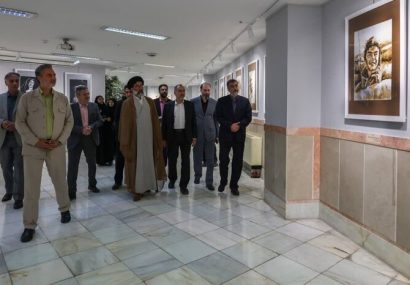 در آستانه هفته دفاع مقدسبرپایی نمایشگاه عکس و نقاشی «بهانه بهشت» در حرم مطهر رضوی