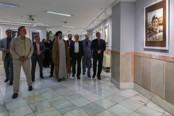 در آستانه هفته دفاع مقدسبرپایی نمایشگاه عکس و نقاشی «بهانه بهشت» در حرم مطهر رضوی در آستانه هفته دفاع مقدسبرپایی نمایشگاه عکس و نقاشی «بهانه بهشت» در حرم مطهر رضوی